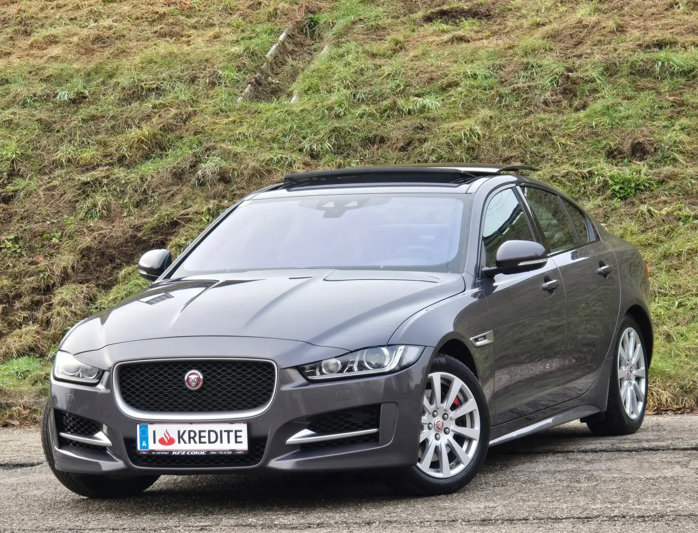 Jaguar XE R-Sport AWD Top* Kredit* Pano* Navi* RFK* Leder* Grau - 1