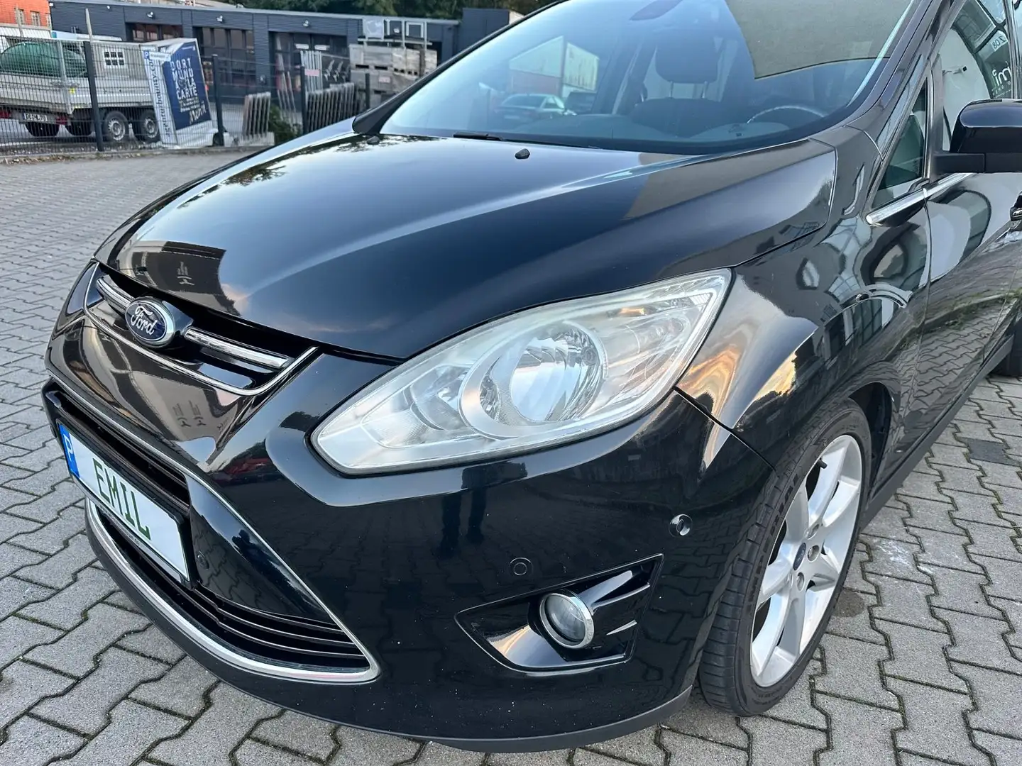 Ford Grand C-Max Titanium * Schwarz - 2