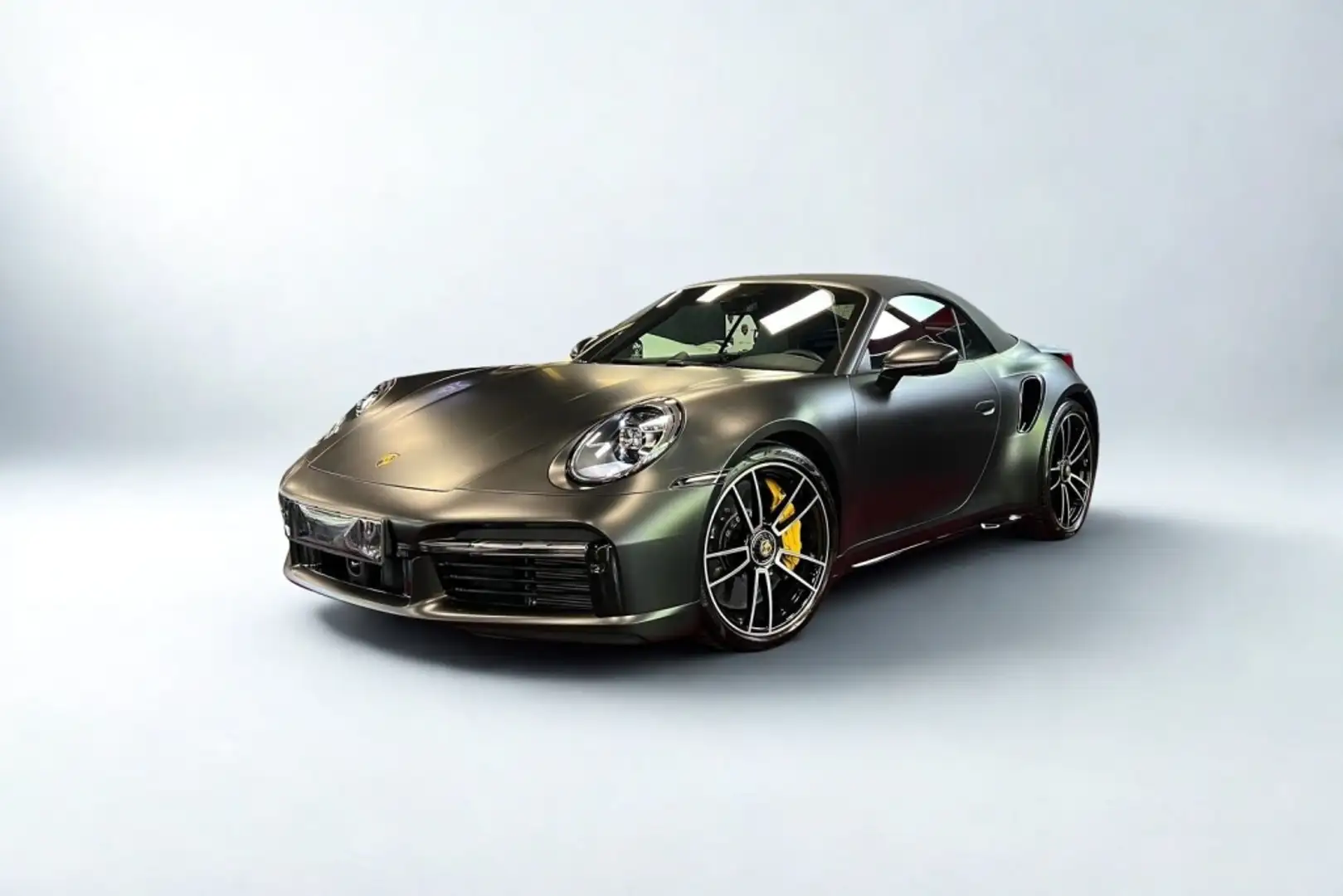 Porsche 992 Turbo S Cabriolet PDK Zwart - 1