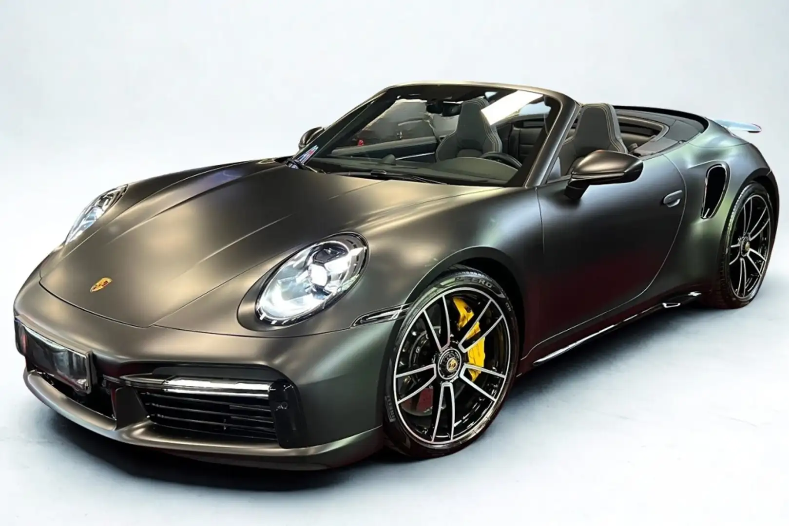 Porsche 992 Turbo S Cabriolet PDK Zwart - 2