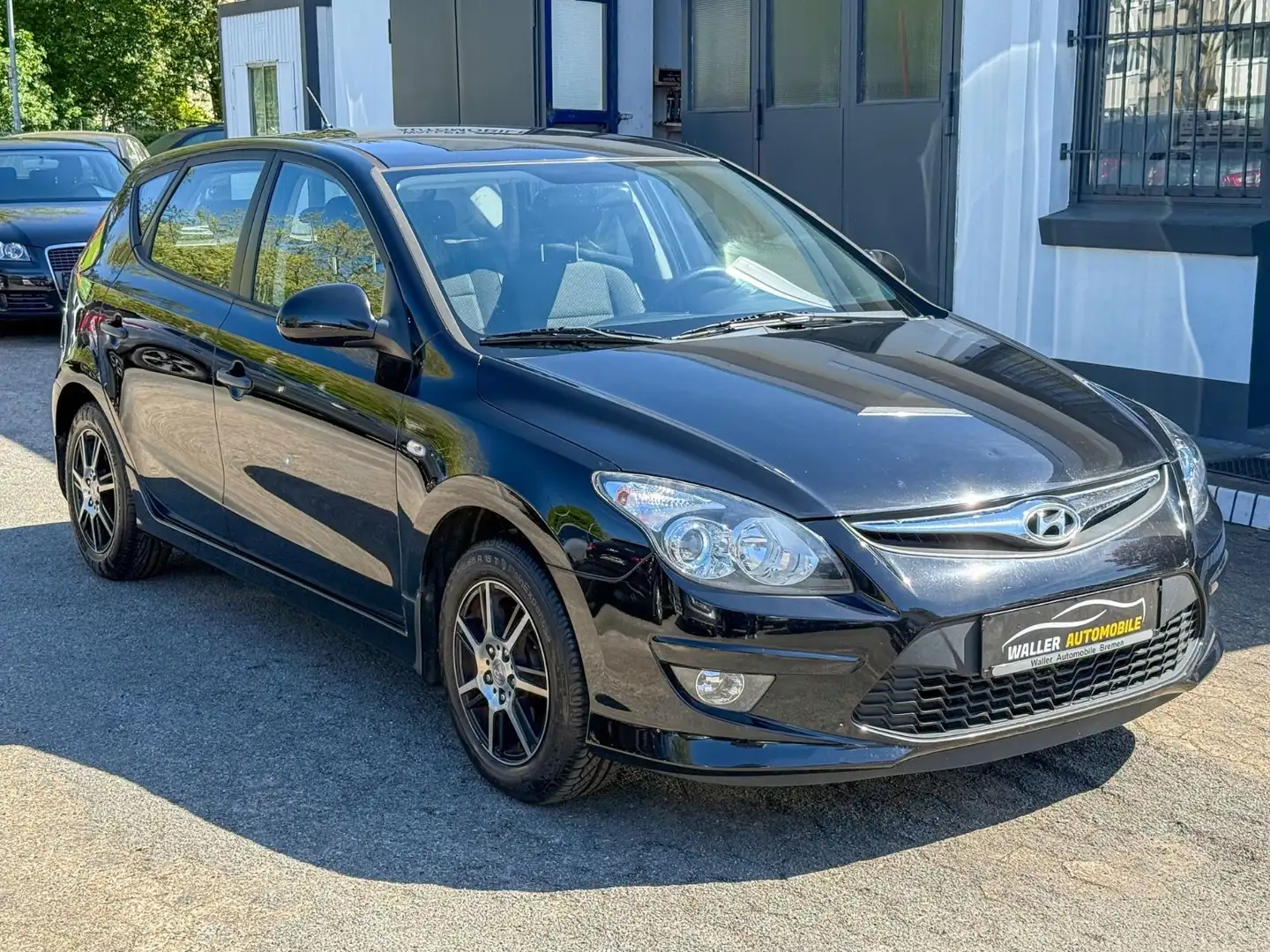 Hyundai i30 1.4 Lim. 2.HAND|UNFALLFREI|EURO5 Negro - 1