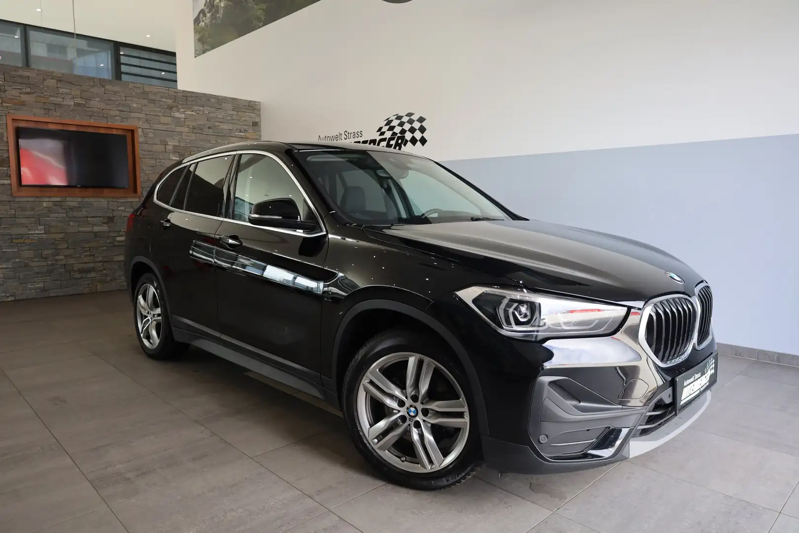BMW X1 xDrive25e Advantage DAB LED Komfortzg. Shz Schwarz - 1