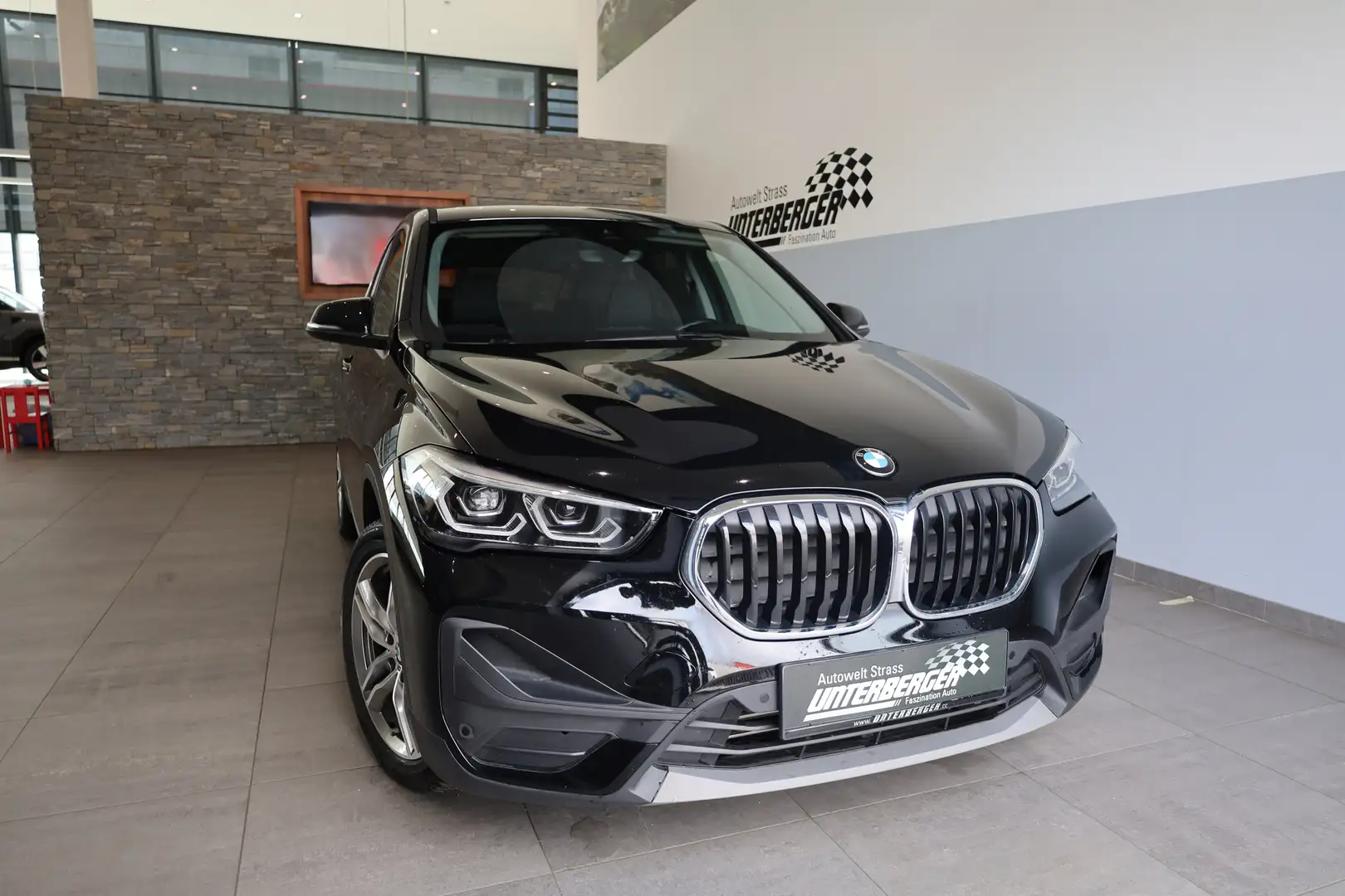 BMW X1 xDrive25e Advantage DAB LED Komfortzg. Shz Schwarz - 2