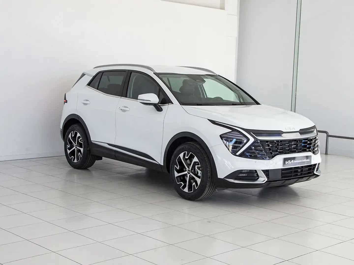 Kia Sportage 1.6 T-GDI HEV TECH AUTO 230 5P Blanco - 2