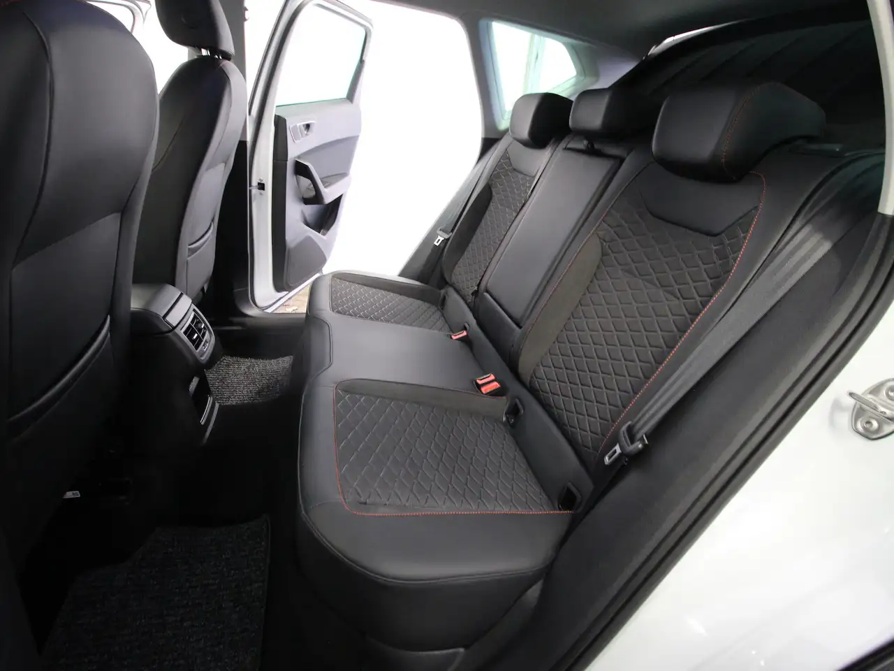 SEAT Ateca 1.5 TSI FR NAVI+KAMERA+LED+ACC 10