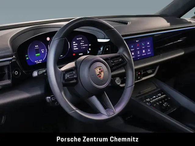Porsche Macan view 11