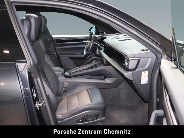 Porsche Macan view 13