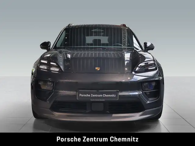 Porsche Macan view 4