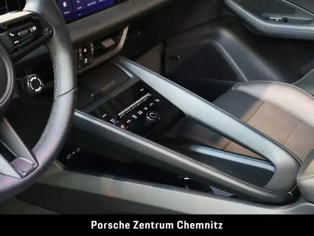 Porsche Macan view 14