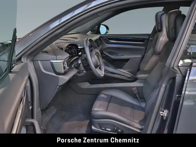 Porsche Macan view 12