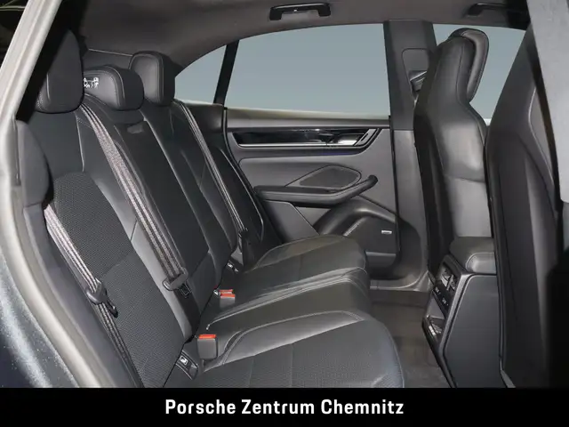Porsche Macan view 8