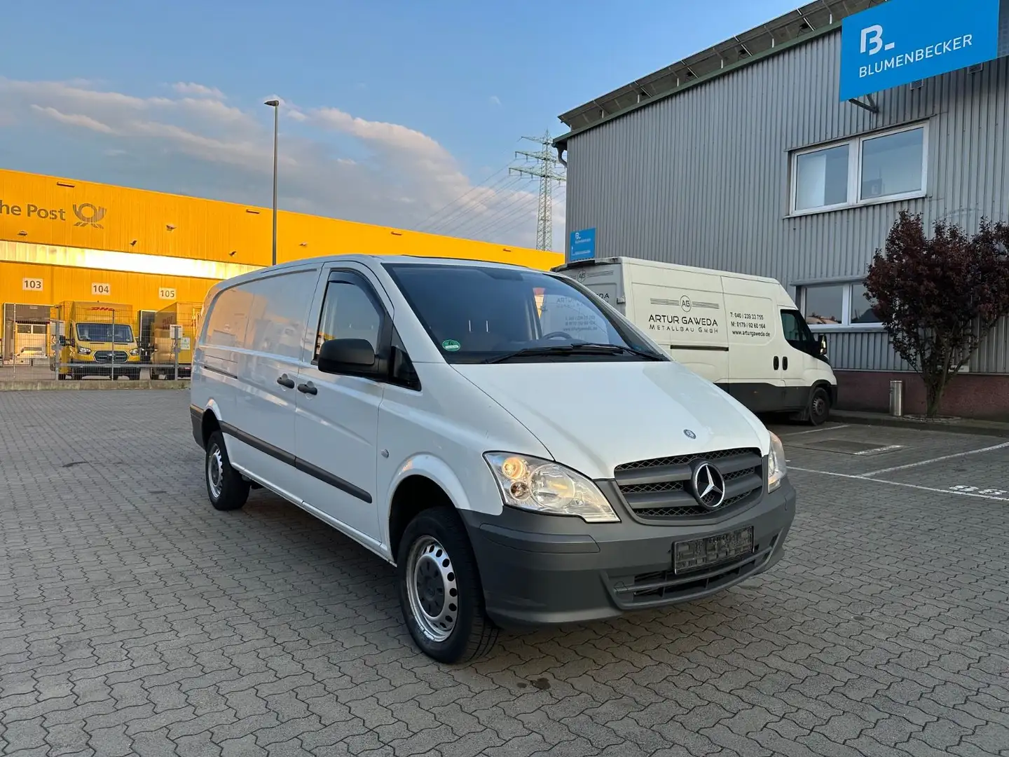 Mercedes-Benz Vito Kasten 4x4 116 CDI extralang Automatik Weiß - 1