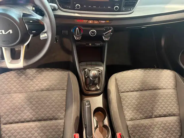 Kia Rio view 12