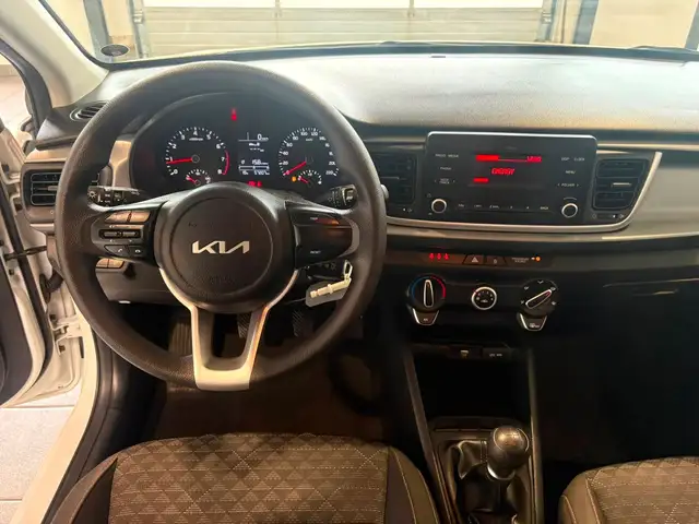 Kia Rio view 9