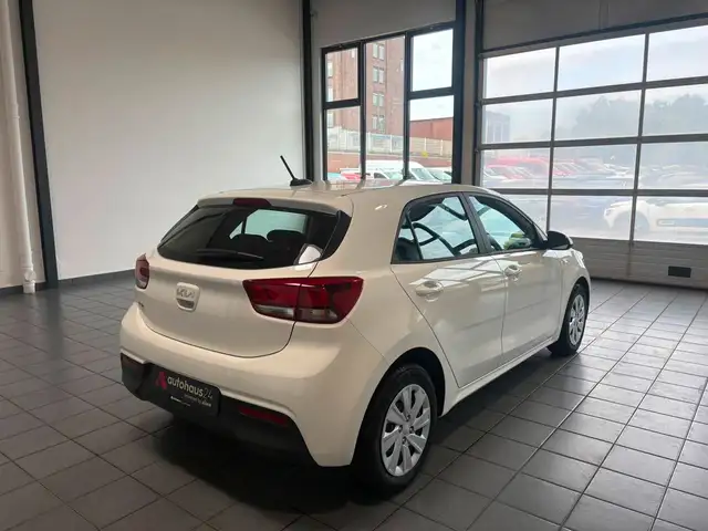 Kia Rio view 5