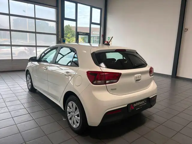 Kia Rio view 4