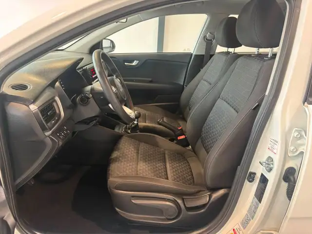 Kia Rio view 8