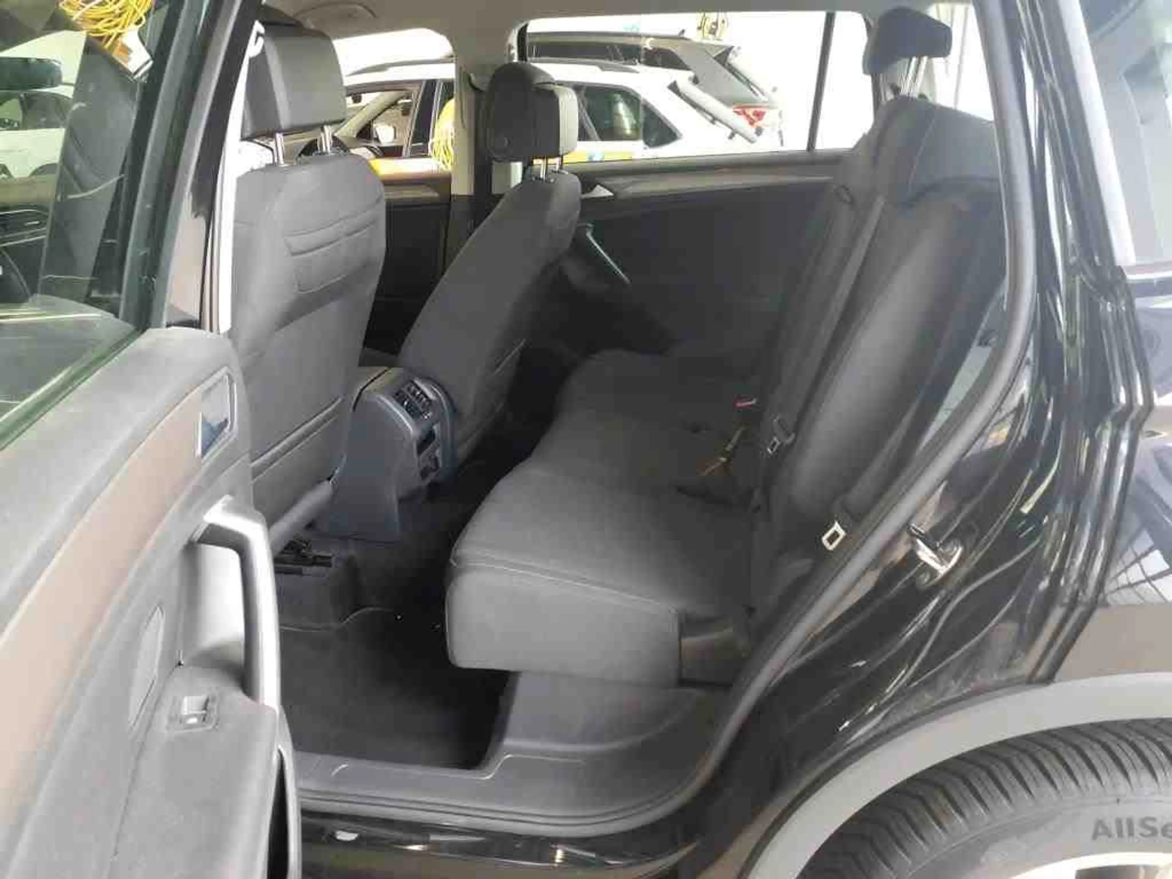 Volkswagen Tiguan Allspace 1.5 TSI Sonderleasing! 7-Sitze Navi AHK — photo 6