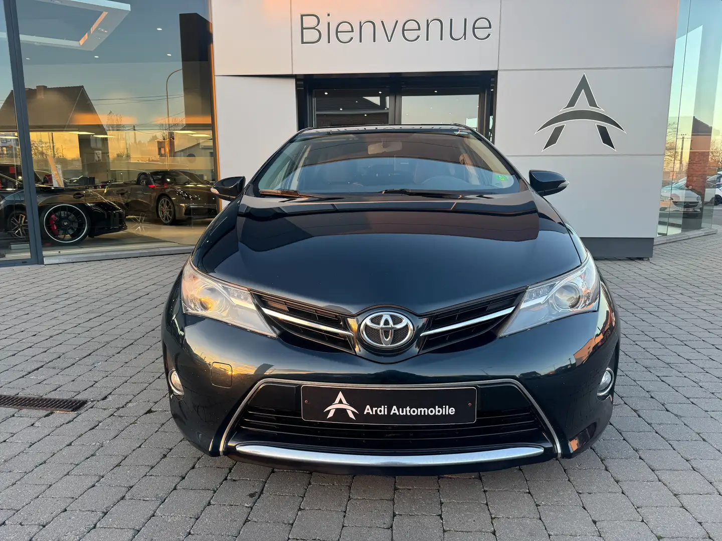 Toyota Auris 1.4 D-4D *GARANTIE*1ER PROPRIETAIRE*CAMERA*CRUISE* Gris - 2