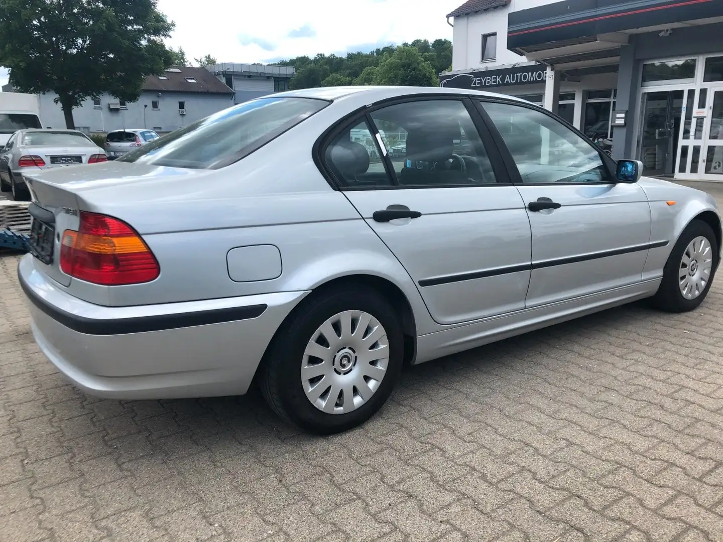 BMW 316 i Edition Lifestyle Plateado - 2
