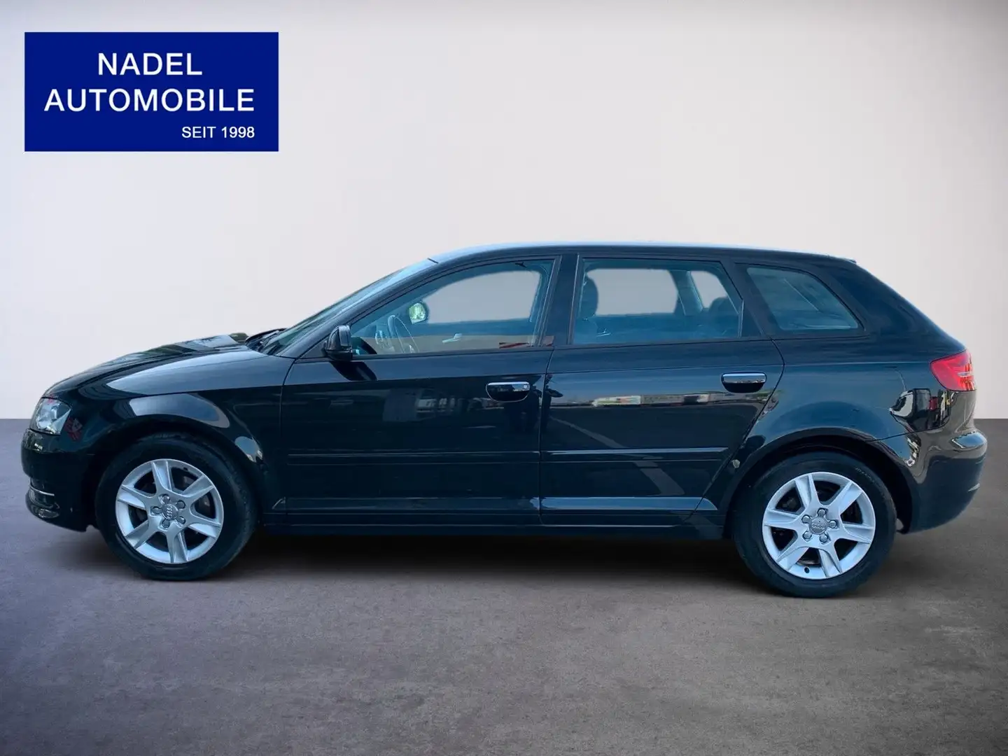 Audi A3 Sportback 1.2 TFSI Attraction/Xenon/SHZ/MFL Zwart - 2