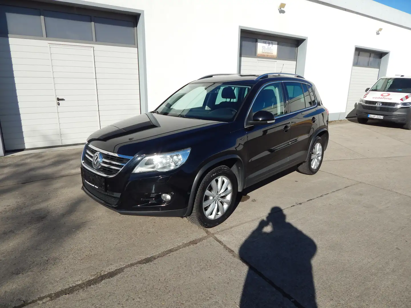 Volkswagen Tiguan Team 4Motion*XENON*LM*SITZH*TEMPOMAT*KLIMAAUT* Schwarz - 1