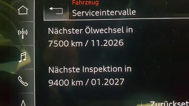 Audi Q3 view 15