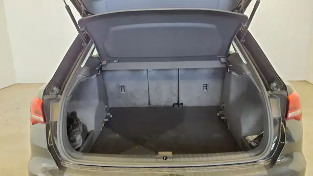 Audi Q3 view 19