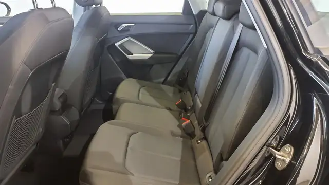 Audi Q3 view 18
