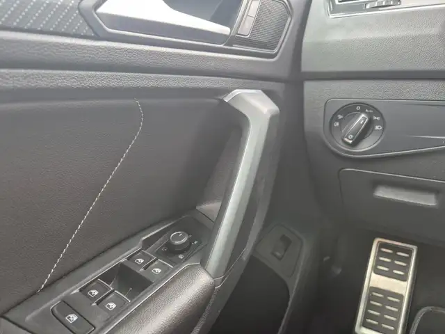 Volkswagen Tiguan view 16