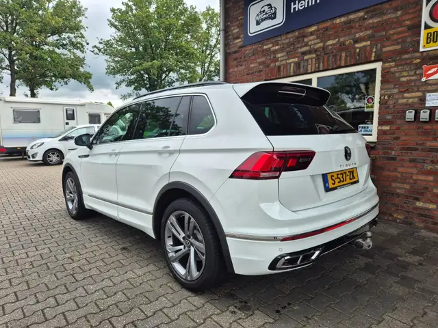 Volkswagen Tiguan view 3