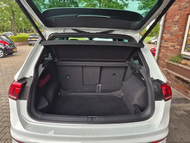 Volkswagen Tiguan view 12