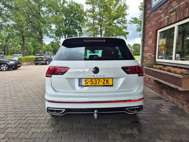 Volkswagen Tiguan view 4