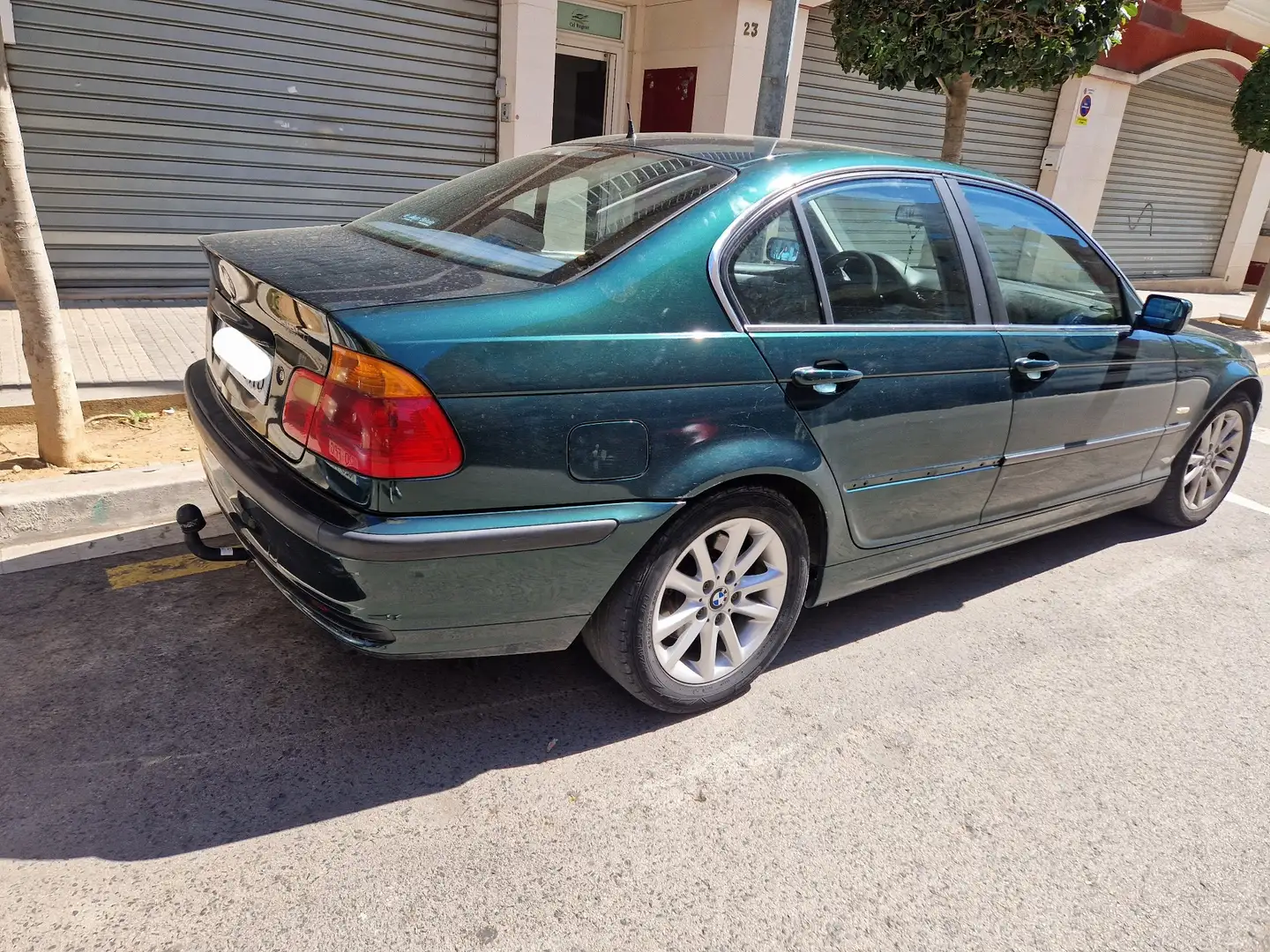 BMW 328 328i - 2