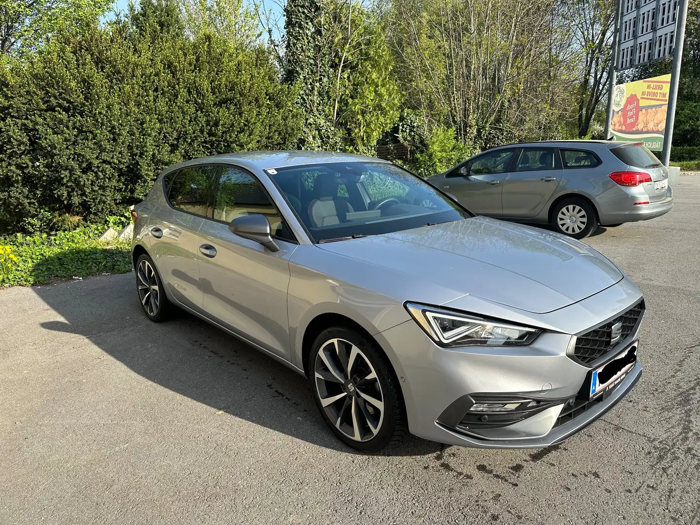 SEAT Leon FR e-HYBRID 150/204 DSG Silber - 2