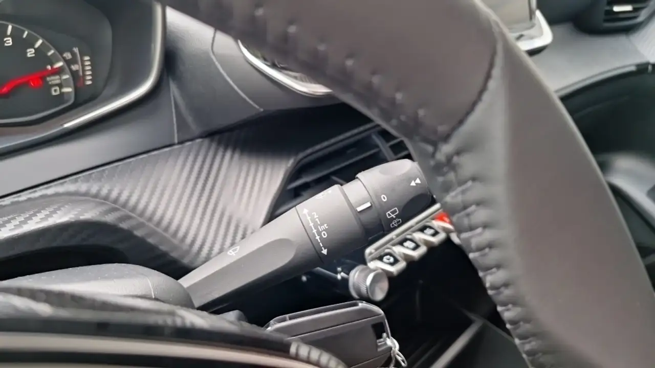 Peugeot 208 208 — photo 24