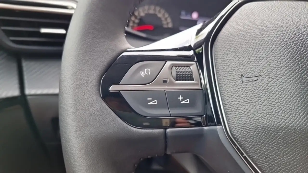 Peugeot 208 208 — photo 21