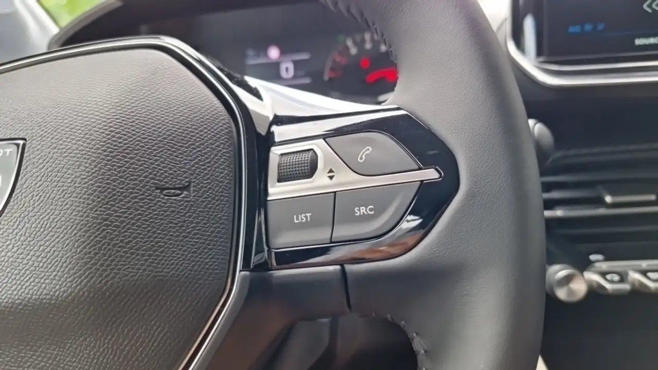 Peugeot 208 208 — photo 22