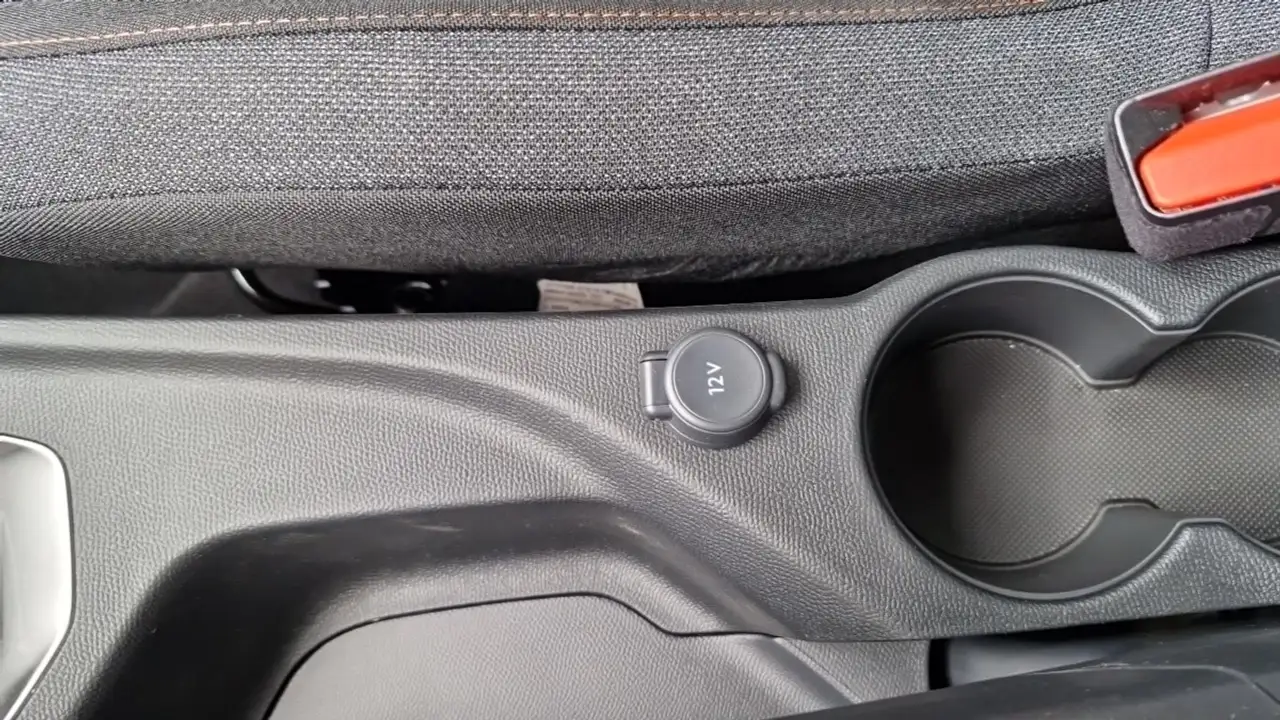 Peugeot 208 208 — photo 20