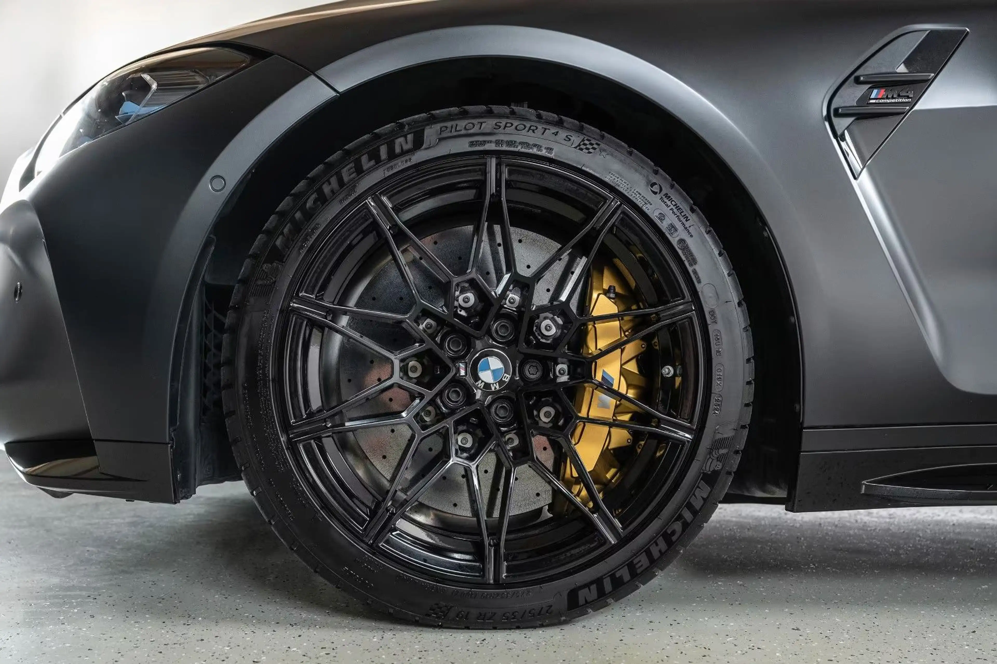 BMW M4 Competition xDrive INDIVIDUAL DRIVERS KERAMIK — photo 7