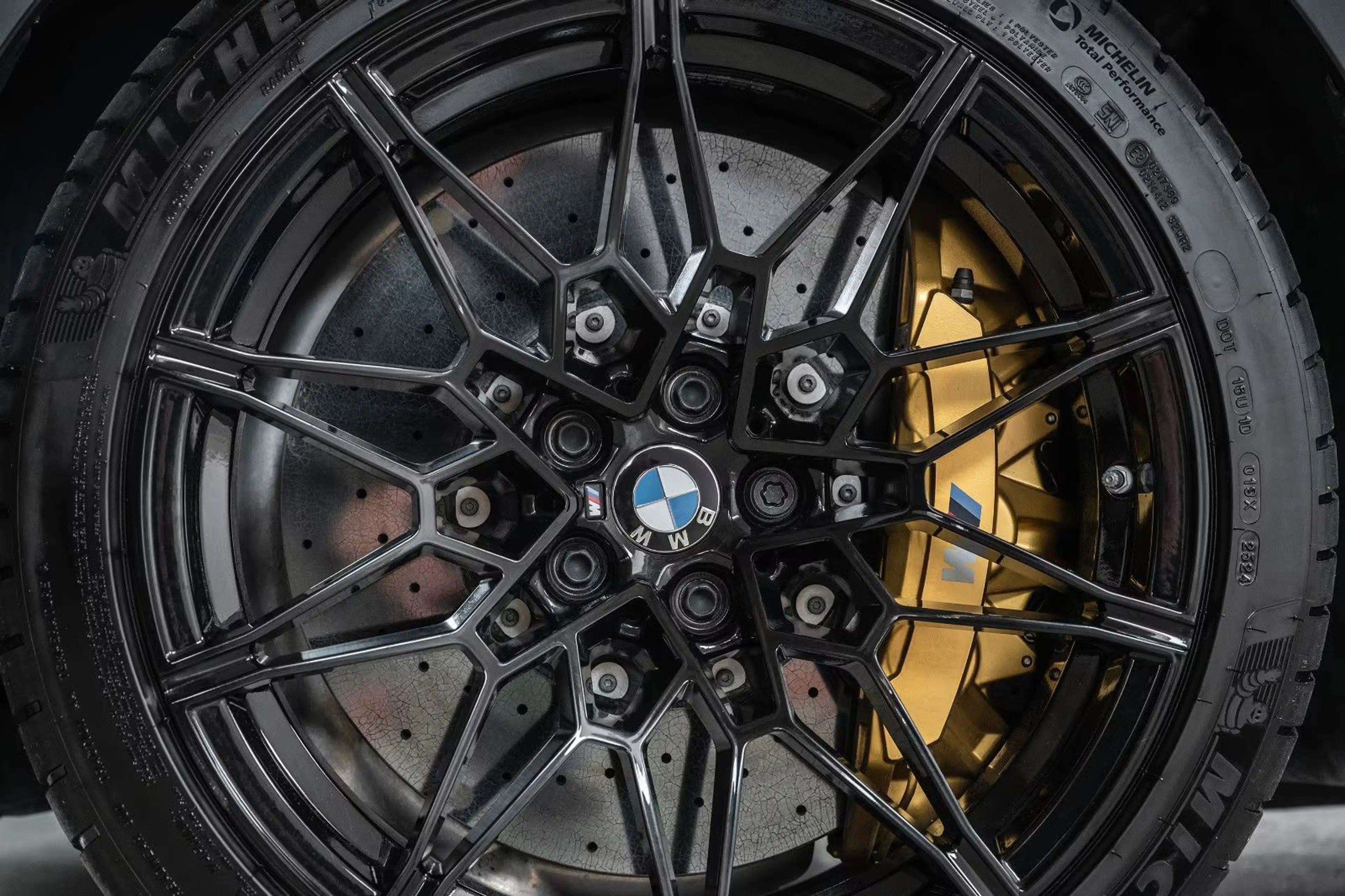 BMW M4 Competition xDrive INDIVIDUAL DRIVERS KERAMIK — photo 8