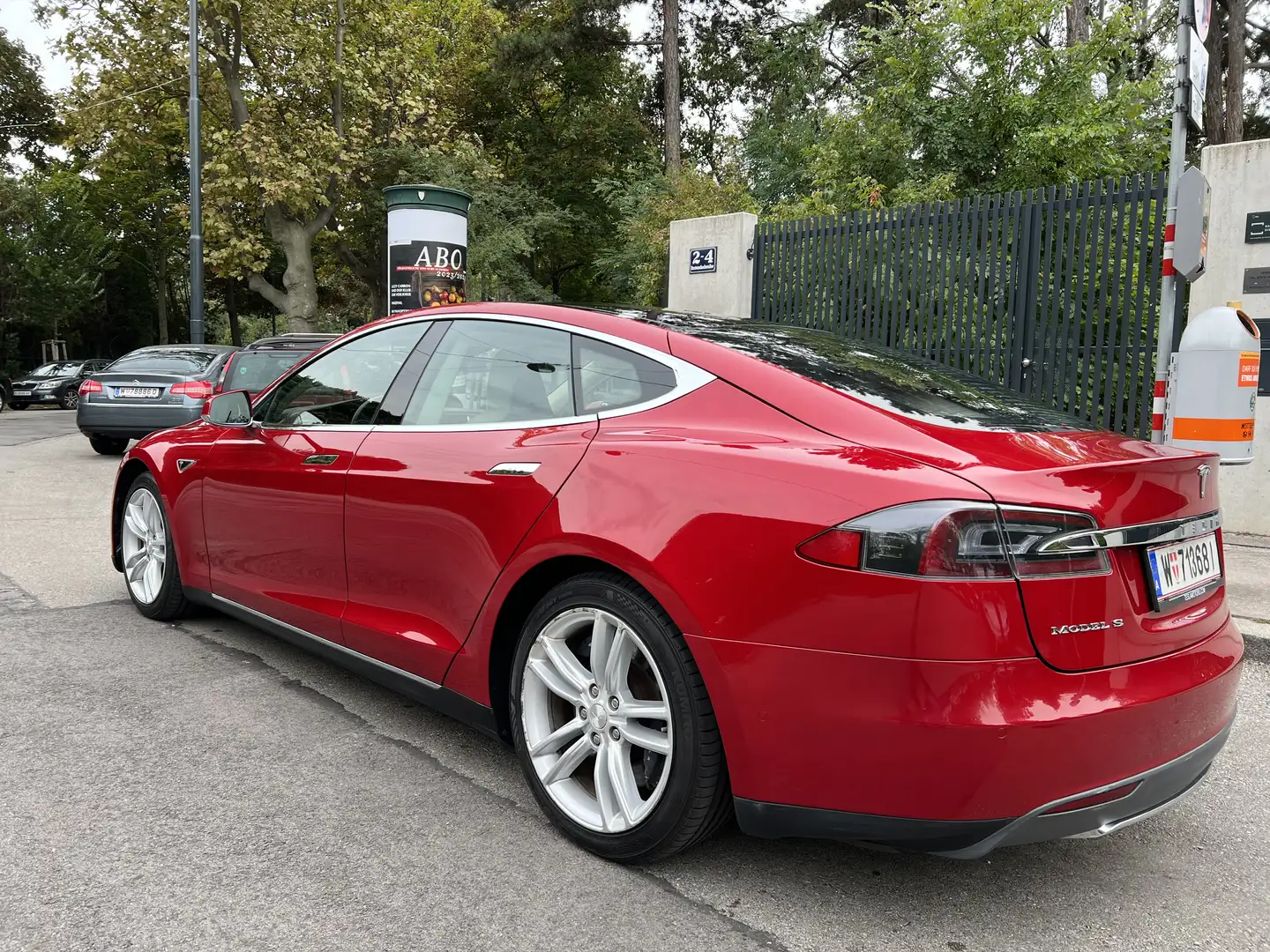 Tesla Model S 85 Performance Free Supercharger - 2