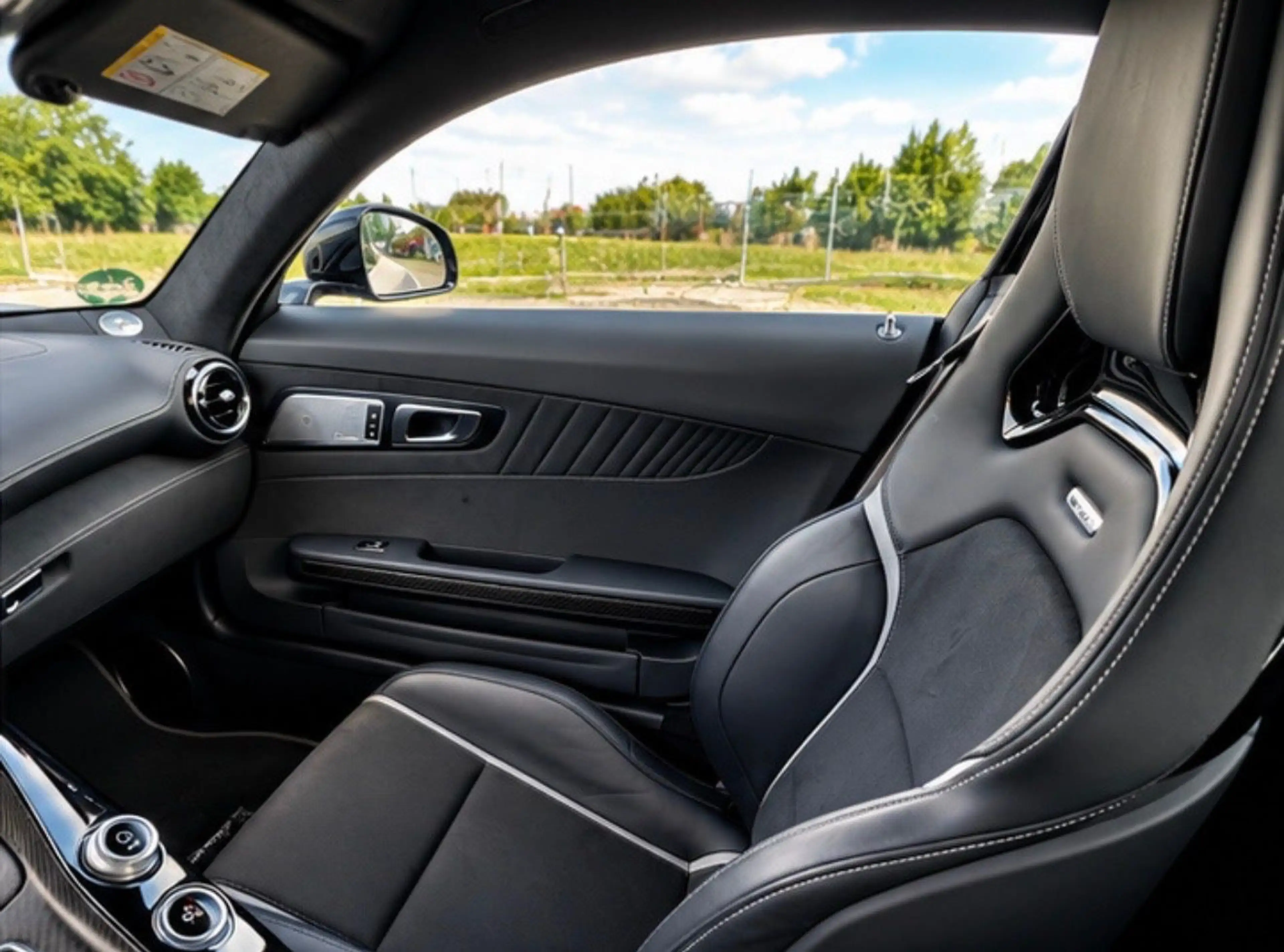 Mercedes-Benz AMG GT R Coupe — photo 10
