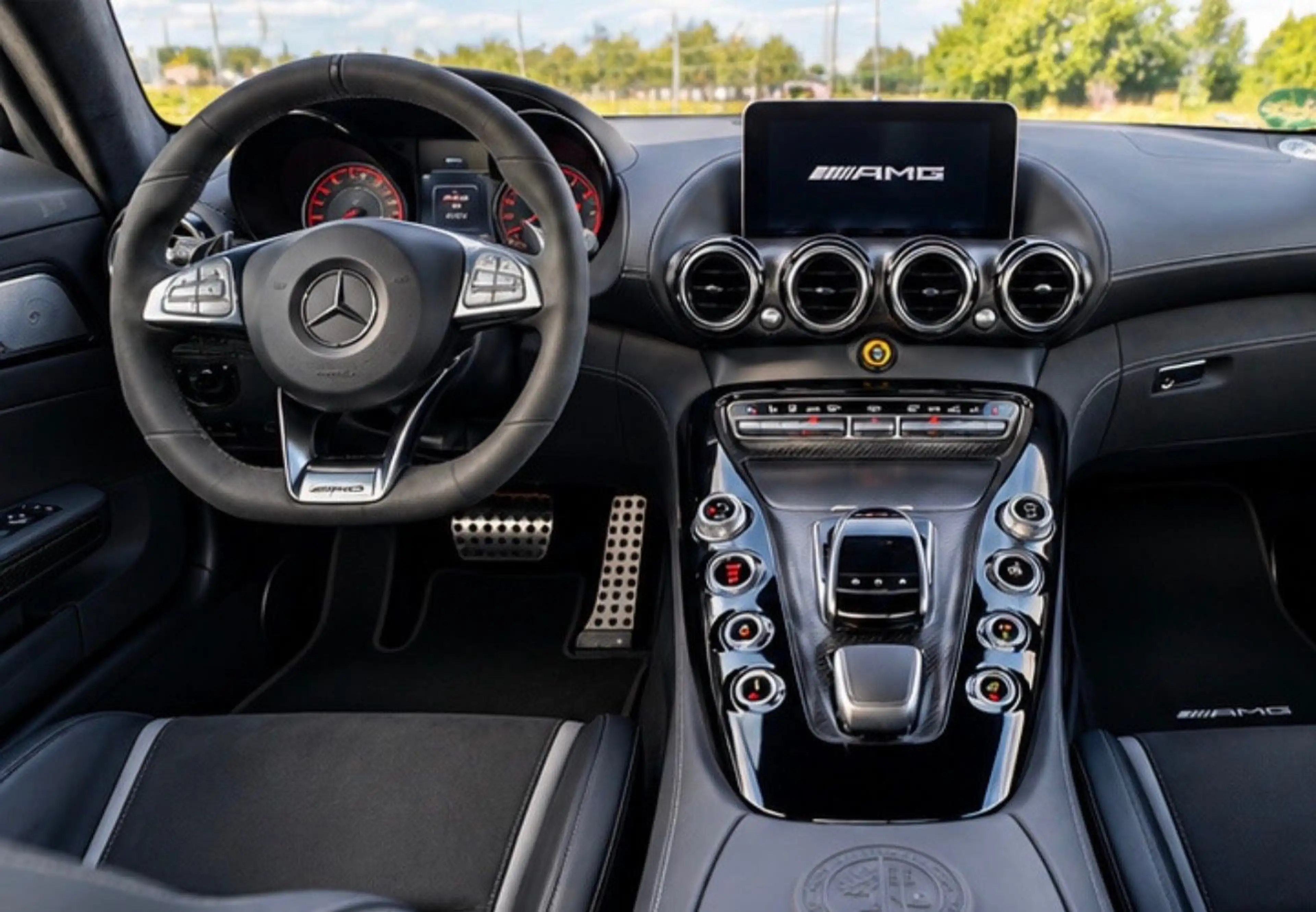 Mercedes-Benz AMG GT R Coupe — photo 11