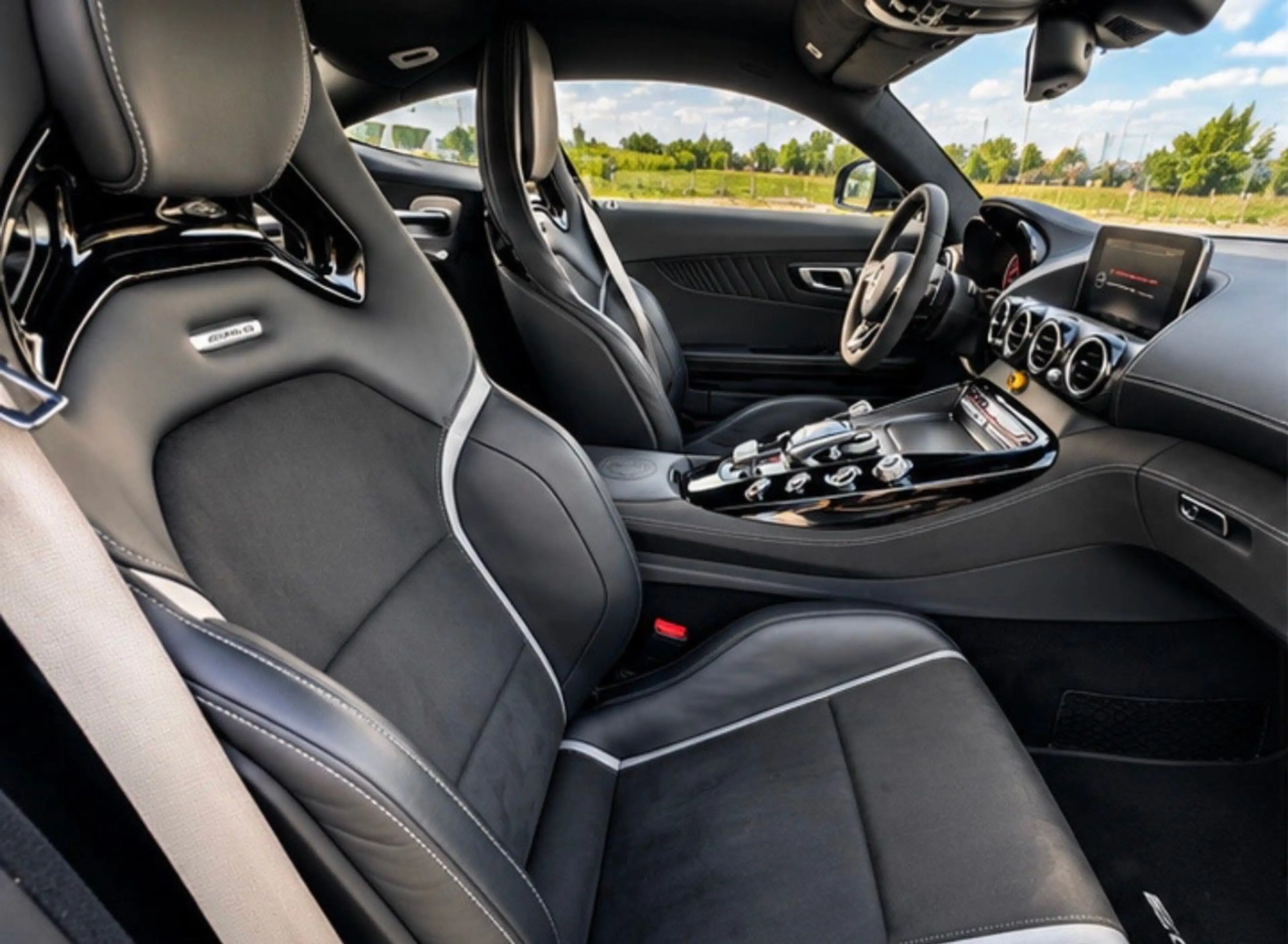Mercedes-Benz AMG GT R Coupe — photo 9