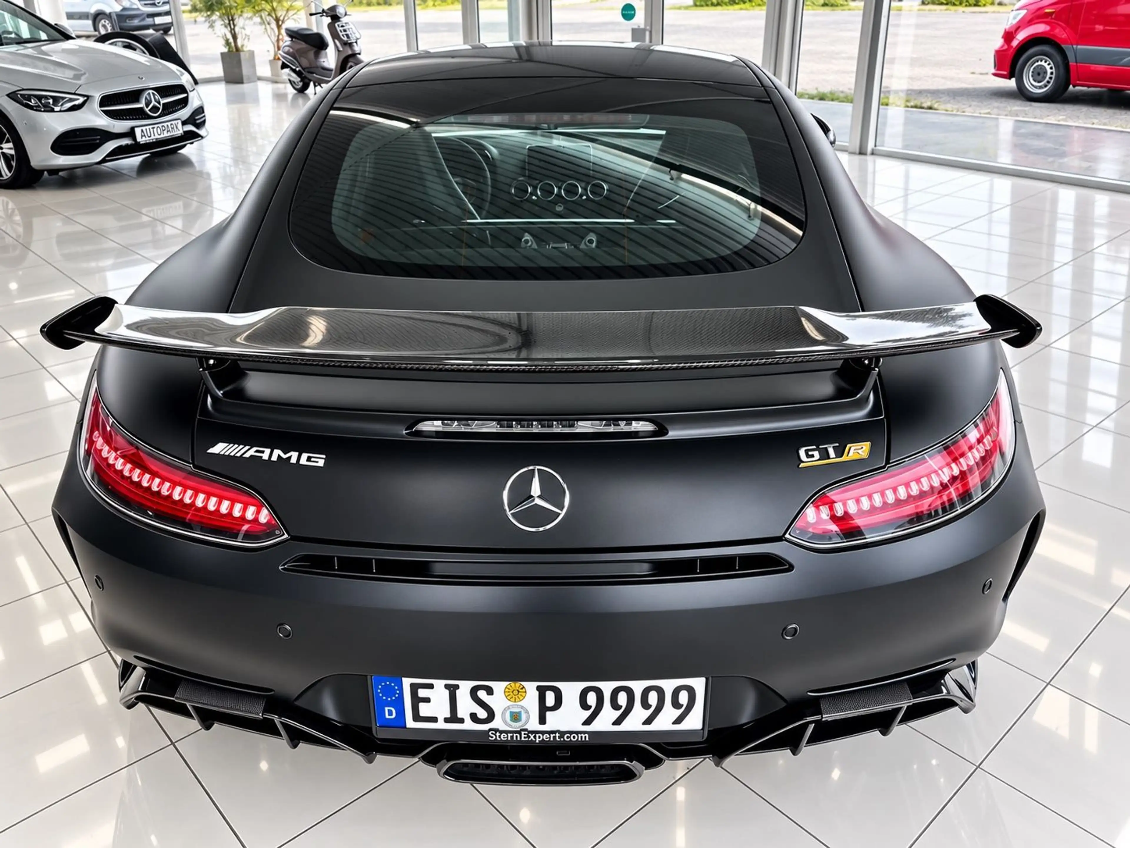 Mercedes-Benz AMG GT R Coupe — photo 4