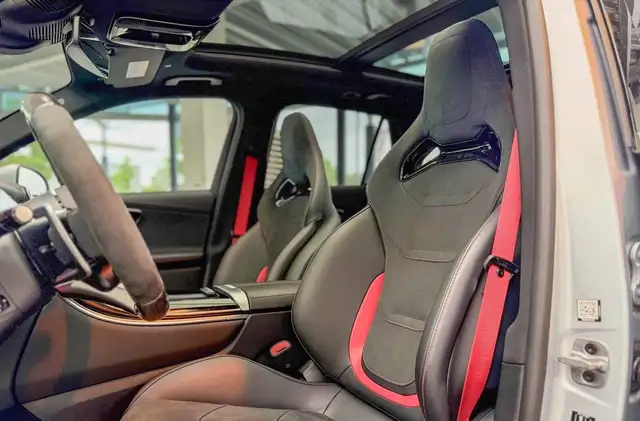 Mercedes-Benz GLC Class view 9