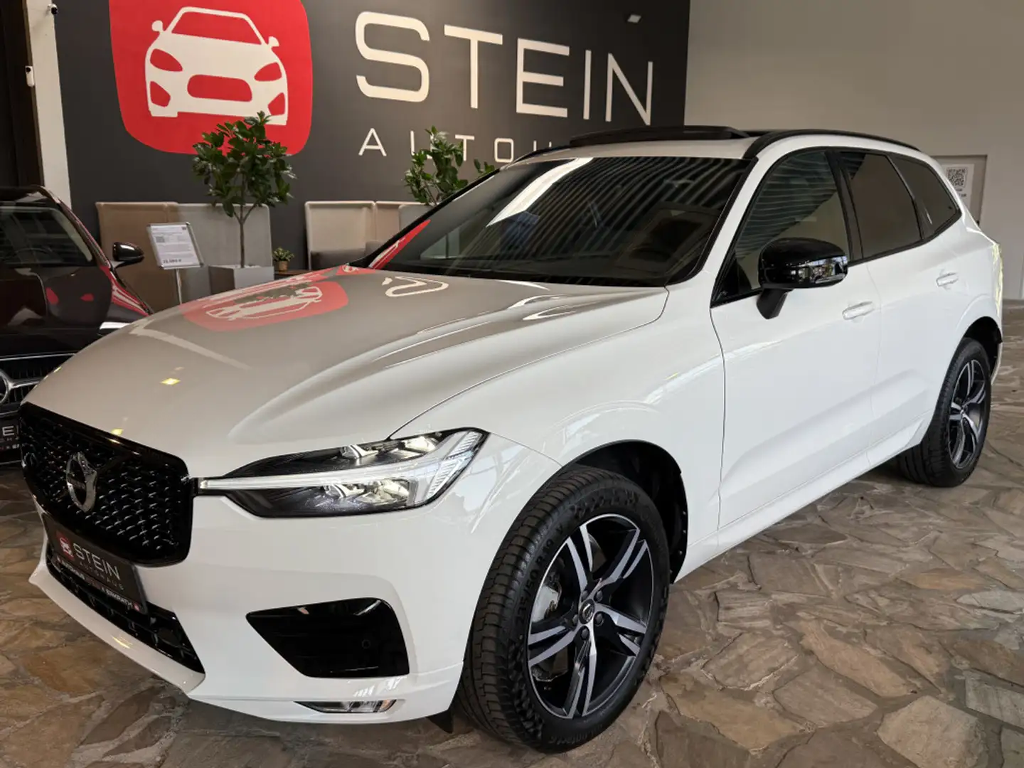 Volvo XC60 R Design Harman-Kardon Pano Totwinkel Cam Weiß - 1