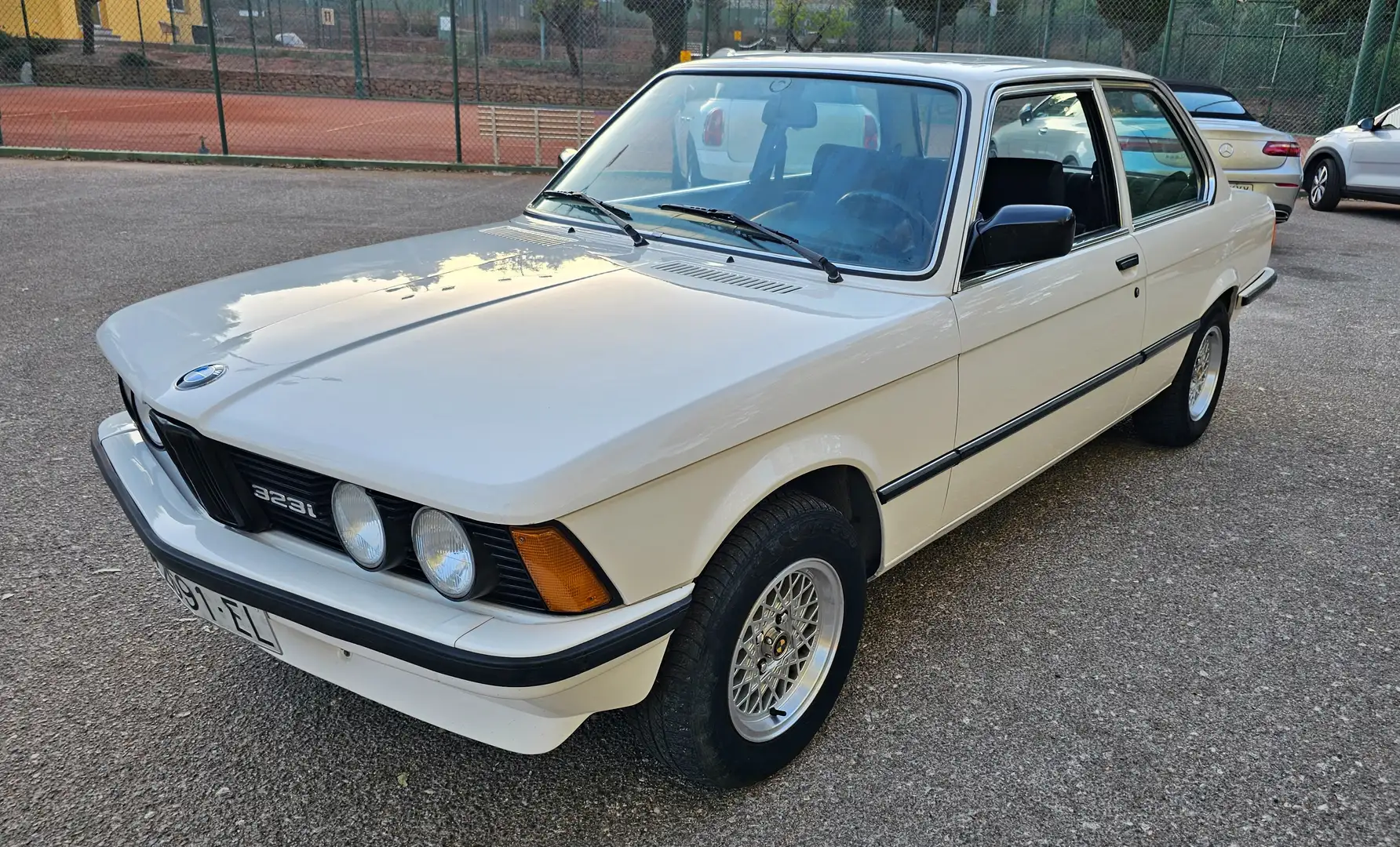 BMW 323 i, E21, TRAUM Zustand, 5-Gang, SSD, ROSTFREI, TOP Weiß - 2