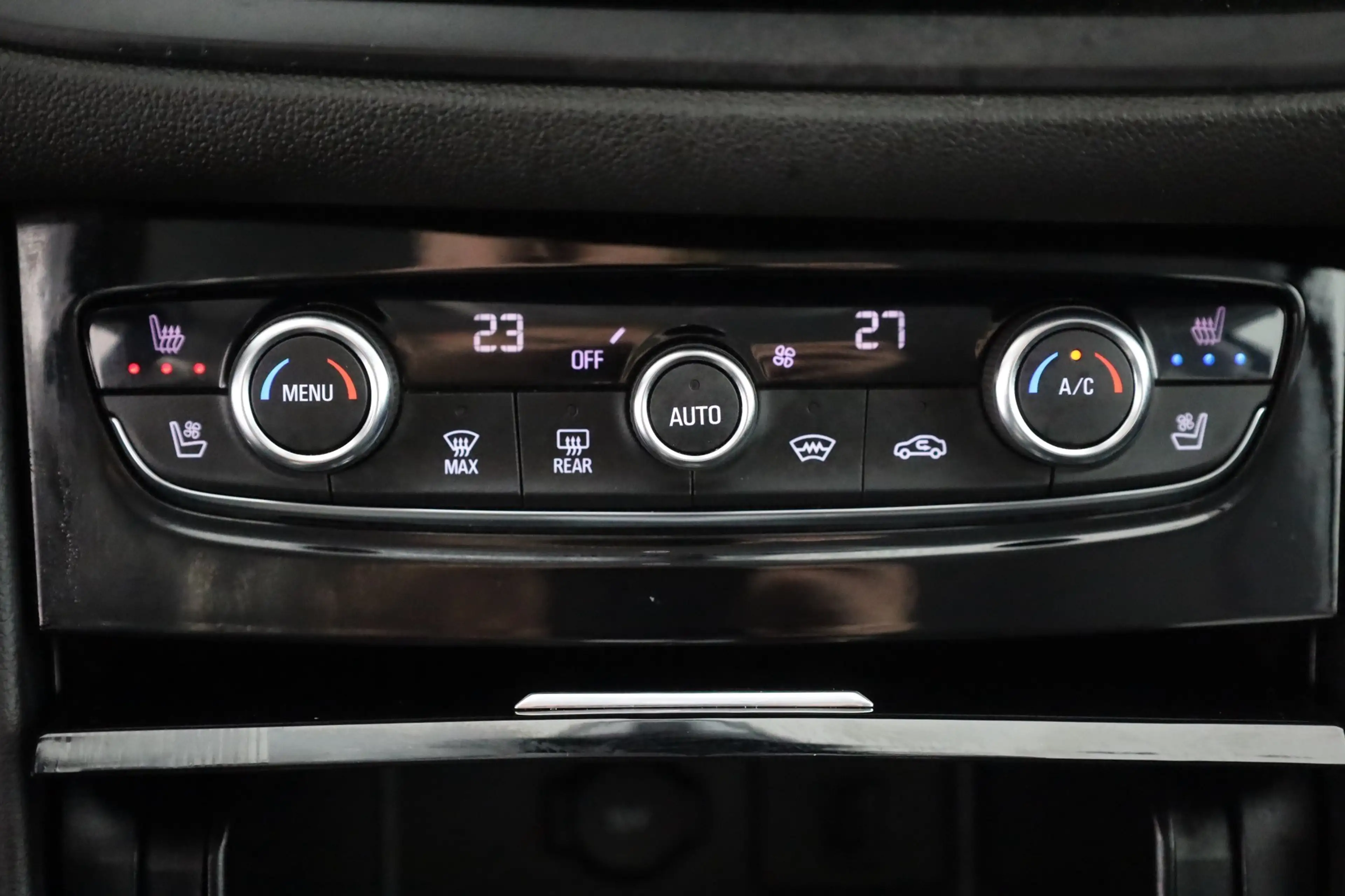 Opel Grandland 1.2 Turbo Ultimate LED Navi Leder 360° — photo 12